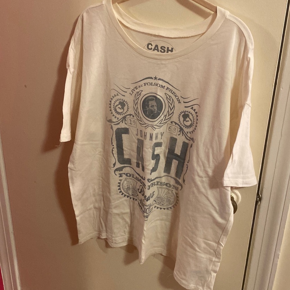 🌸 American Eagle Johnny Cash shirt. Size XL!